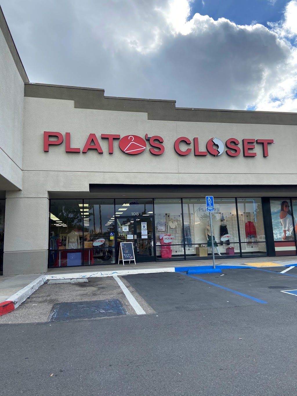 Plato’s Closet Corona | 390 N McKinley St #108, Corona, CA 92879, USA | Phone: (951) 520-1007