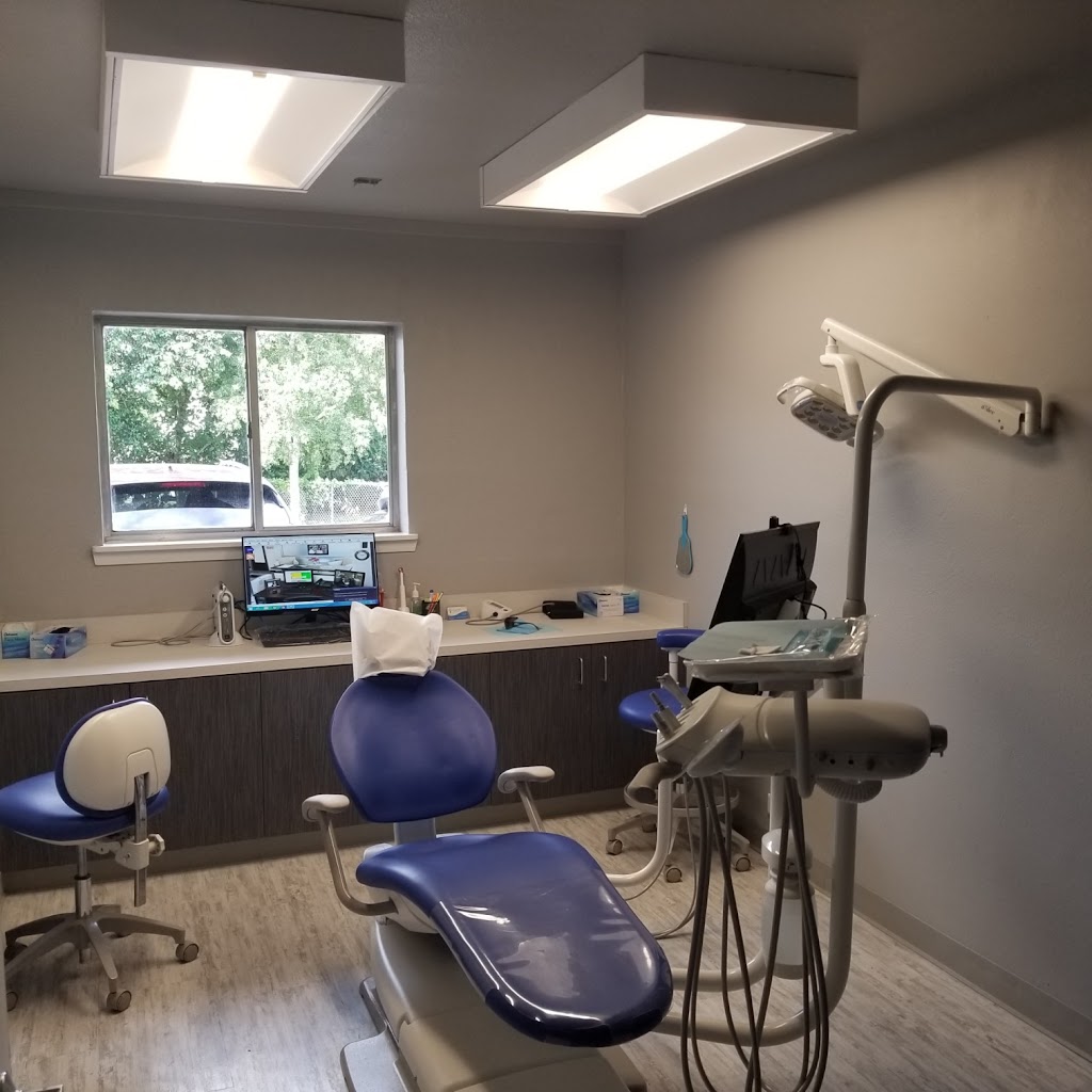 Riverwalk Dental Devine | 501 W Hondo Ave, Devine, TX 78016, USA | Phone: (830) 321-0400