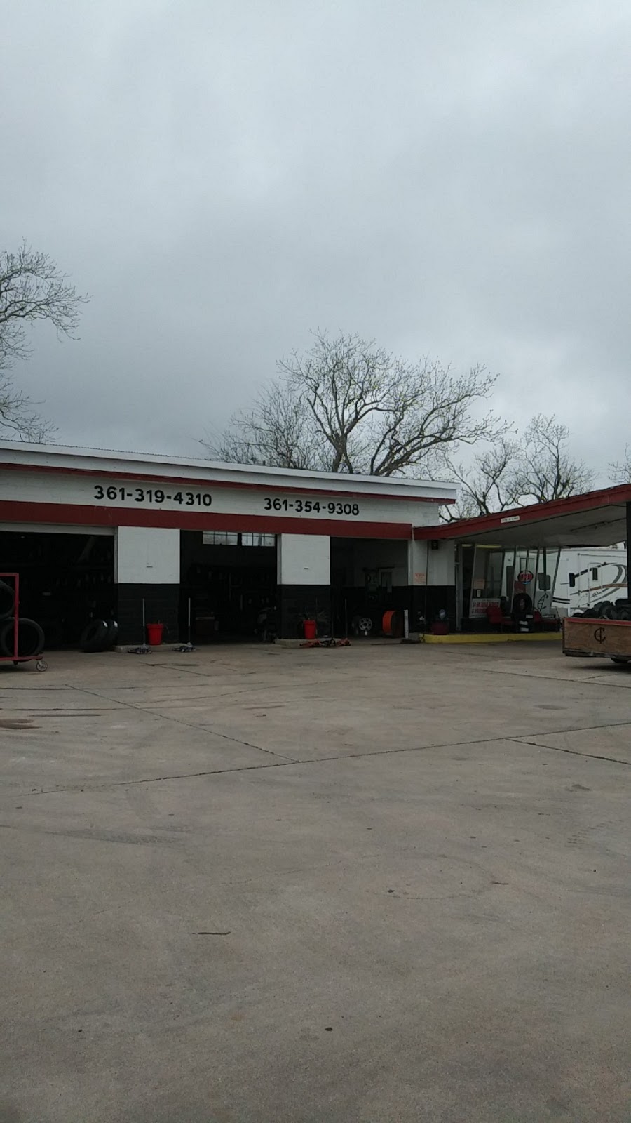 `Carlos Garcia` Tire Shop & Towing | 612 S Alamo St, Refugio, TX 78377, USA | Phone: (361) 526-2644