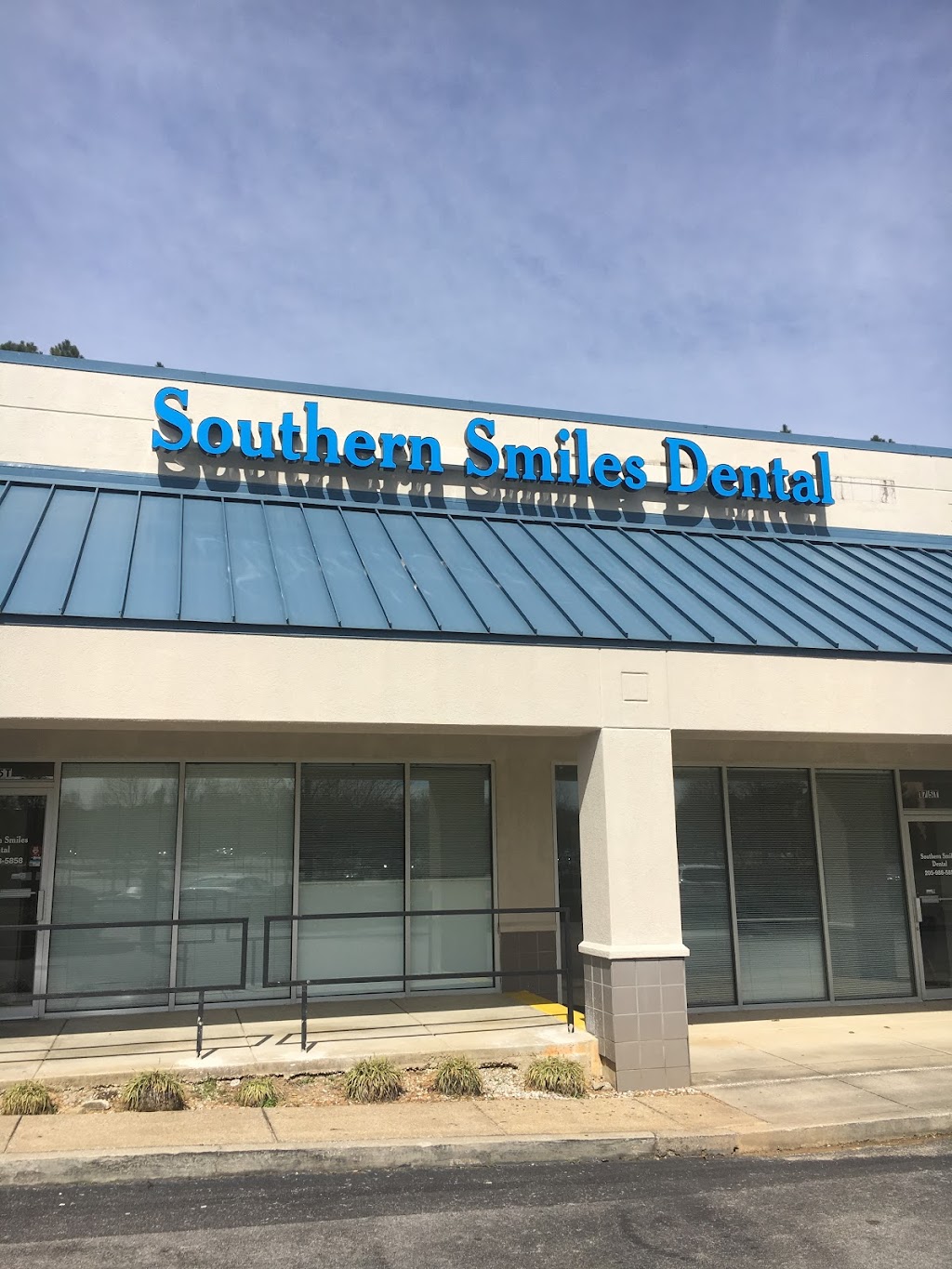 Southern Smiles Dental | 2801 John Hawkins Pkwy # 175T, Hoover, AL 35244, USA | Phone: (205) 988-5858