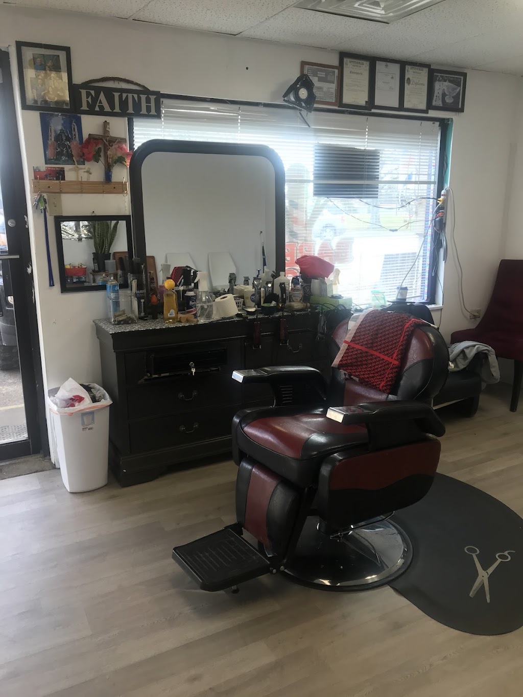 Barber shop Amaro | 705 E Main St, Warsaw, KY 41095, USA | Phone: (859) 466-9102