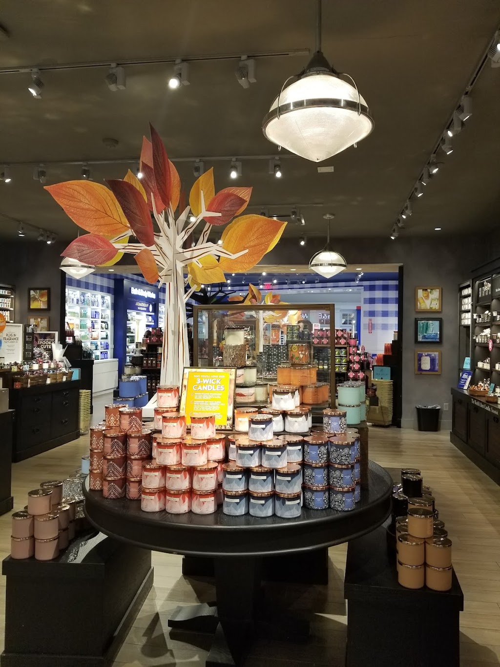 Bath & Body Works | 2201 I-35E, Denton, TX 76205, USA | Phone: (940) 381-5065