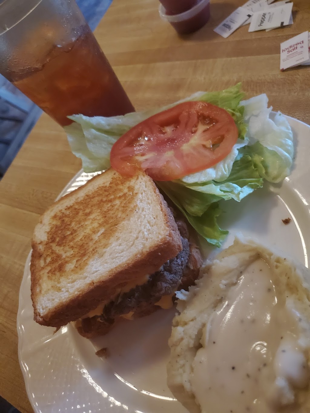 Thrall Country Diner | 216 US-79, Thrall, TX 76578 | Phone: (512) 365-9554