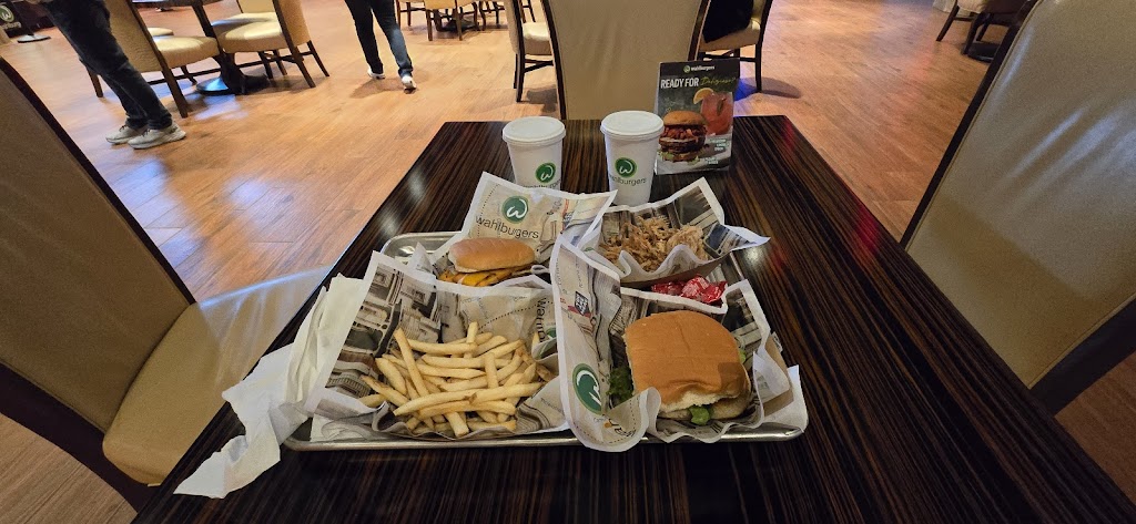 Wahlburgers | 777 Hollywood Blvd, Dayton, OH 45414, USA | Phone: (844) 225-7057