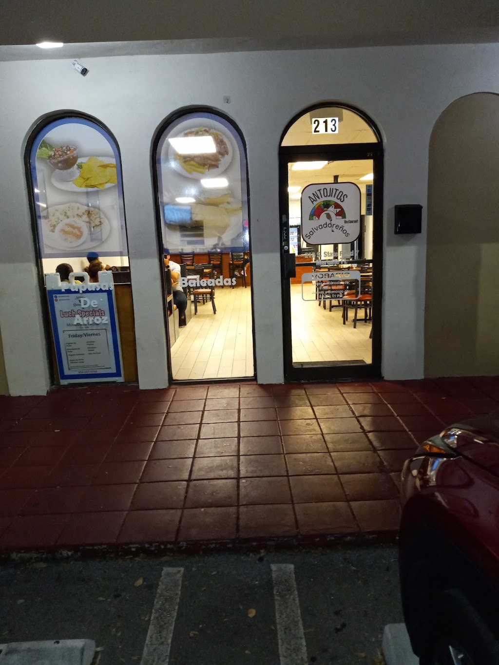Antojitos Salvadoreños restaurant | 213 FL-7, Margate, FL 33068, USA | Phone: (954) 247-9744