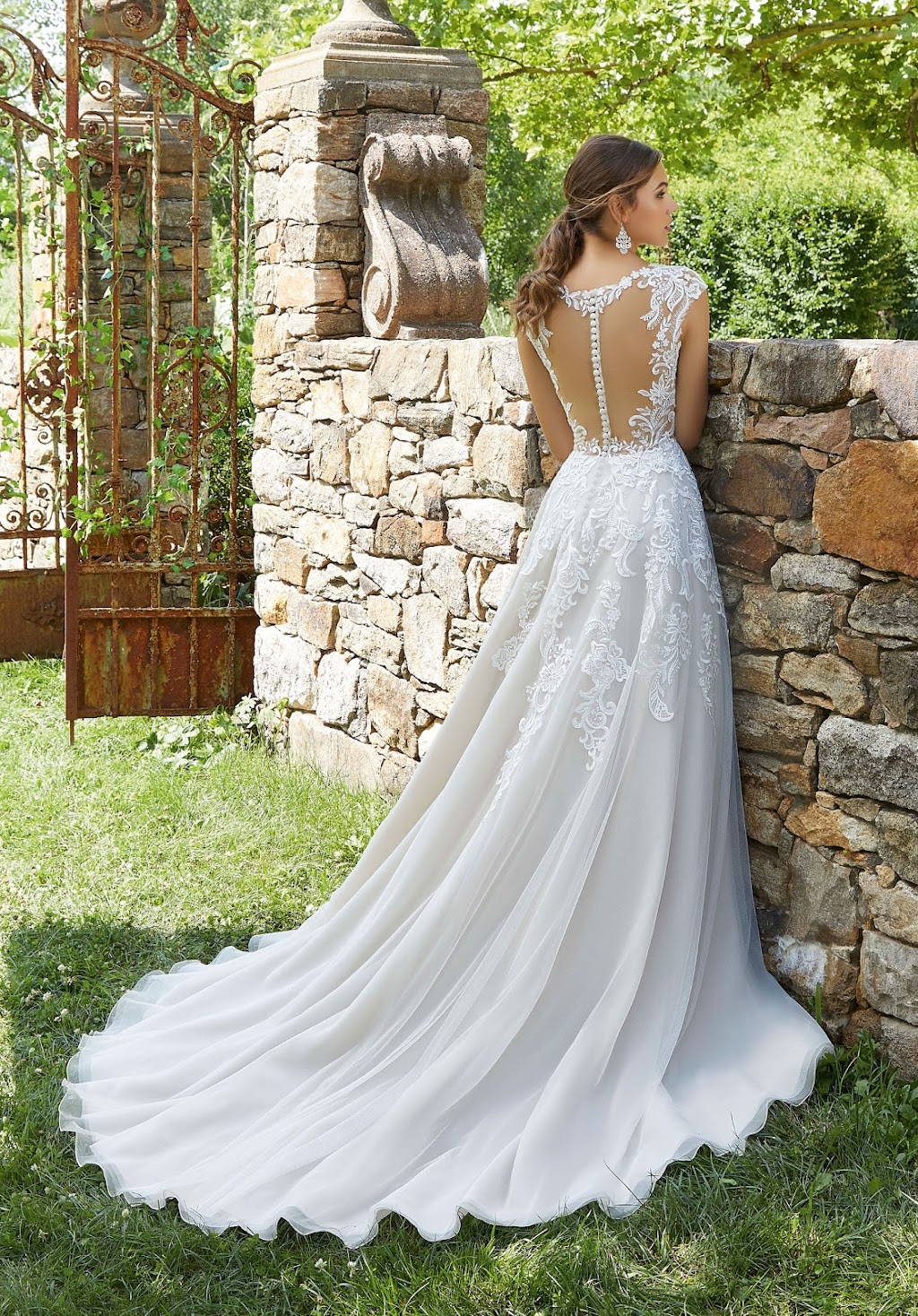 House of Brides Couture | 600 E Roosevelt Rd, Lombard, IL 60148, USA | Phone: (630) 629-4040