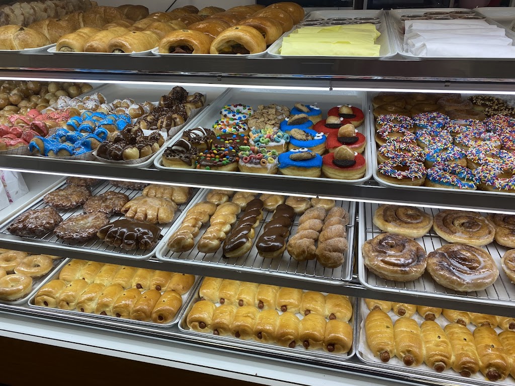 Snowflake Donuts | 717 N Holland Rd #130, Mansfield, TX 76063, USA | Phone: (817) 225-2151