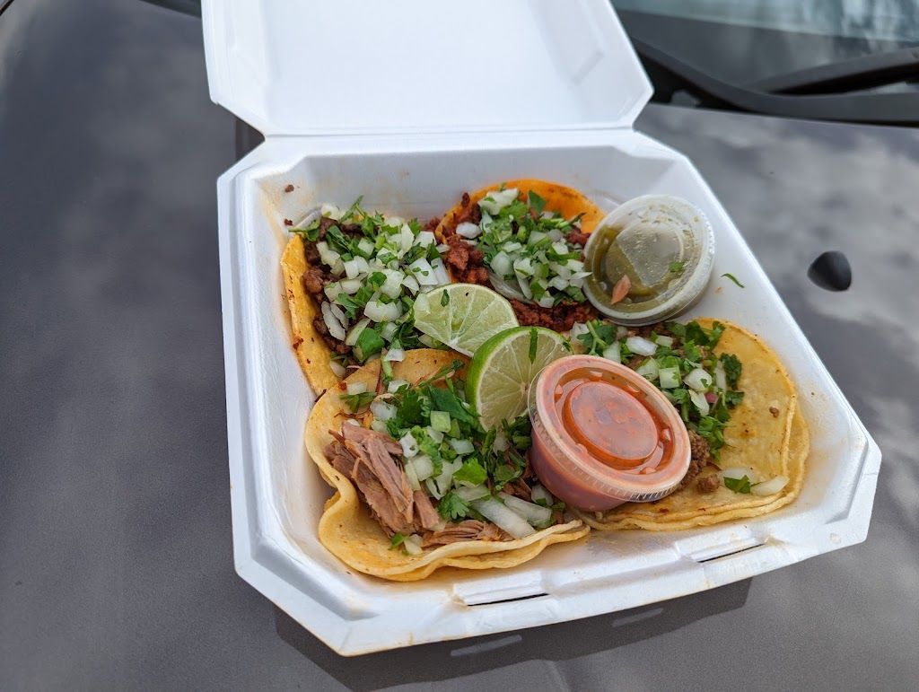 Tacos Salinas | Near, 56371 E Colfax Ave suite a, Strasburg, CO 80136, USA | Phone: (720) 673-7488