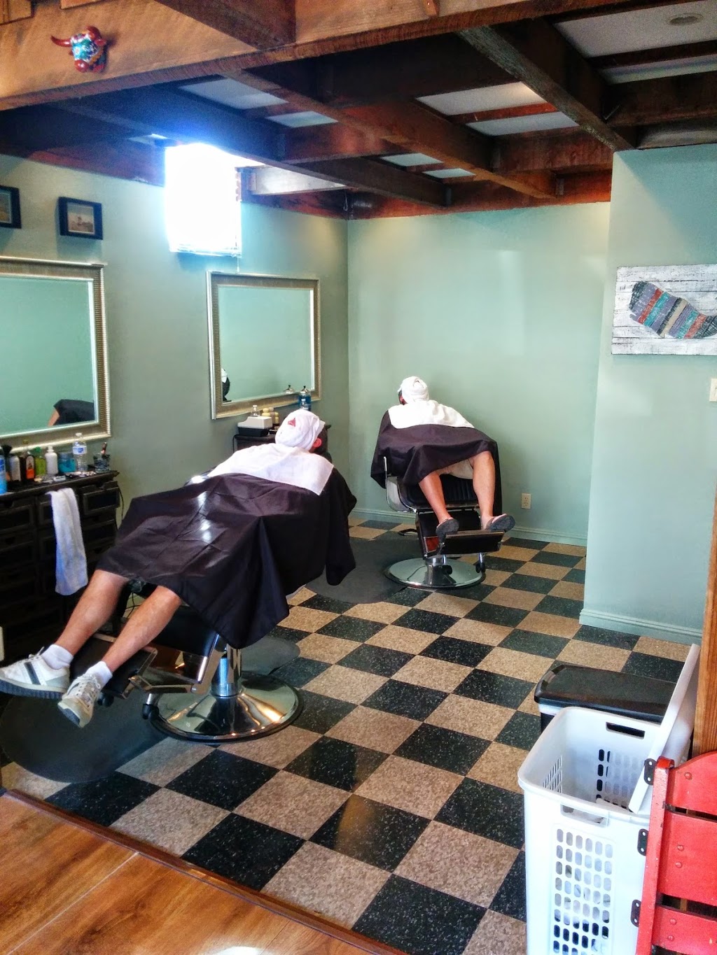 Svelte Barbershop + Essentials | 3213 Highland Ave, Manhattan Beach, CA 90266, USA | Phone: (323) 645-0990