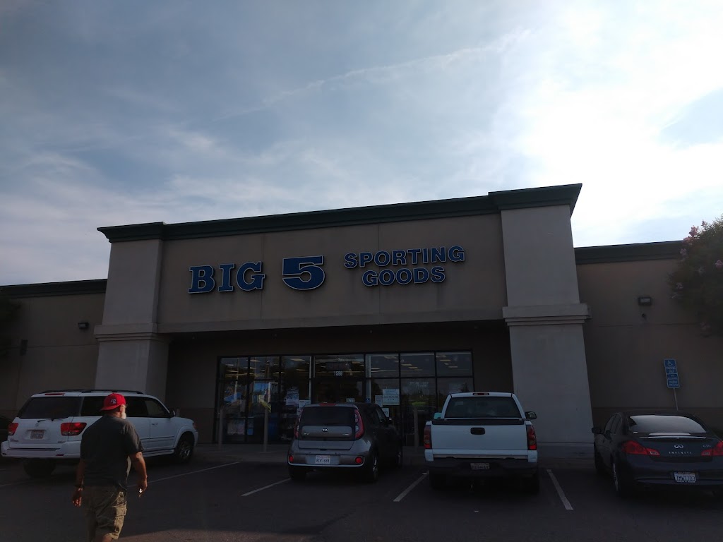 Big 5 Sporting Goods | 1596 E F St, Oakdale, CA 95361, USA | Phone: (209) 847-2537