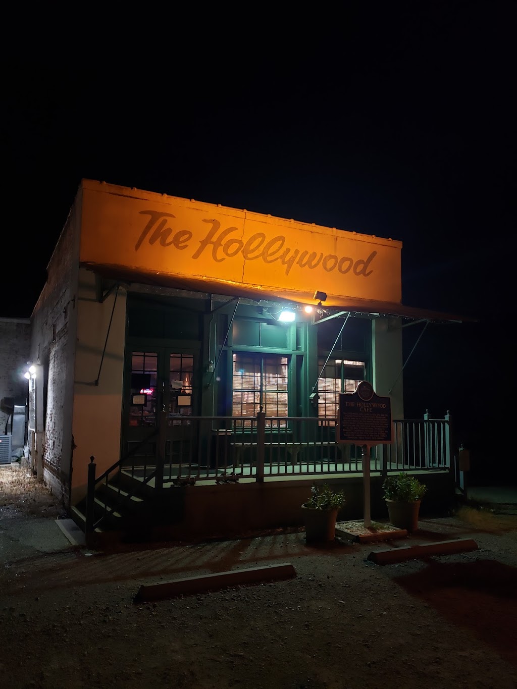 The Hollywood Cafe | 1585 Old Commerce Rd, Tunica Resorts, MS 38664, USA | Phone: (662) 363-1225