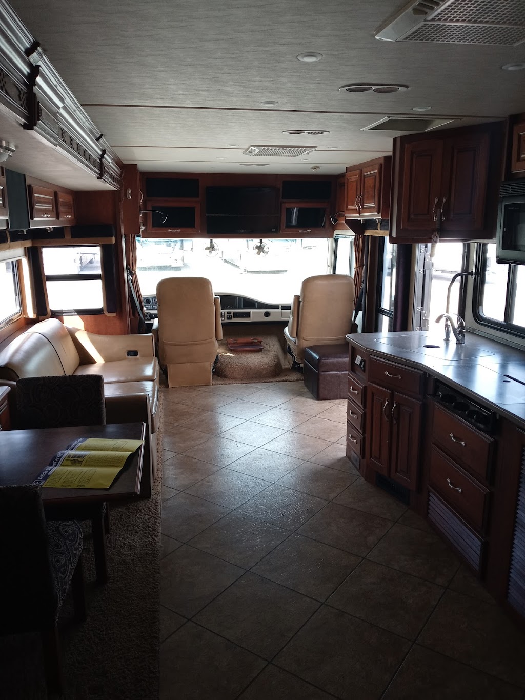 PPL Motor Homes | 5270 I-35, New Braunfels, TX 78130 | Phone: (830) 608-0555