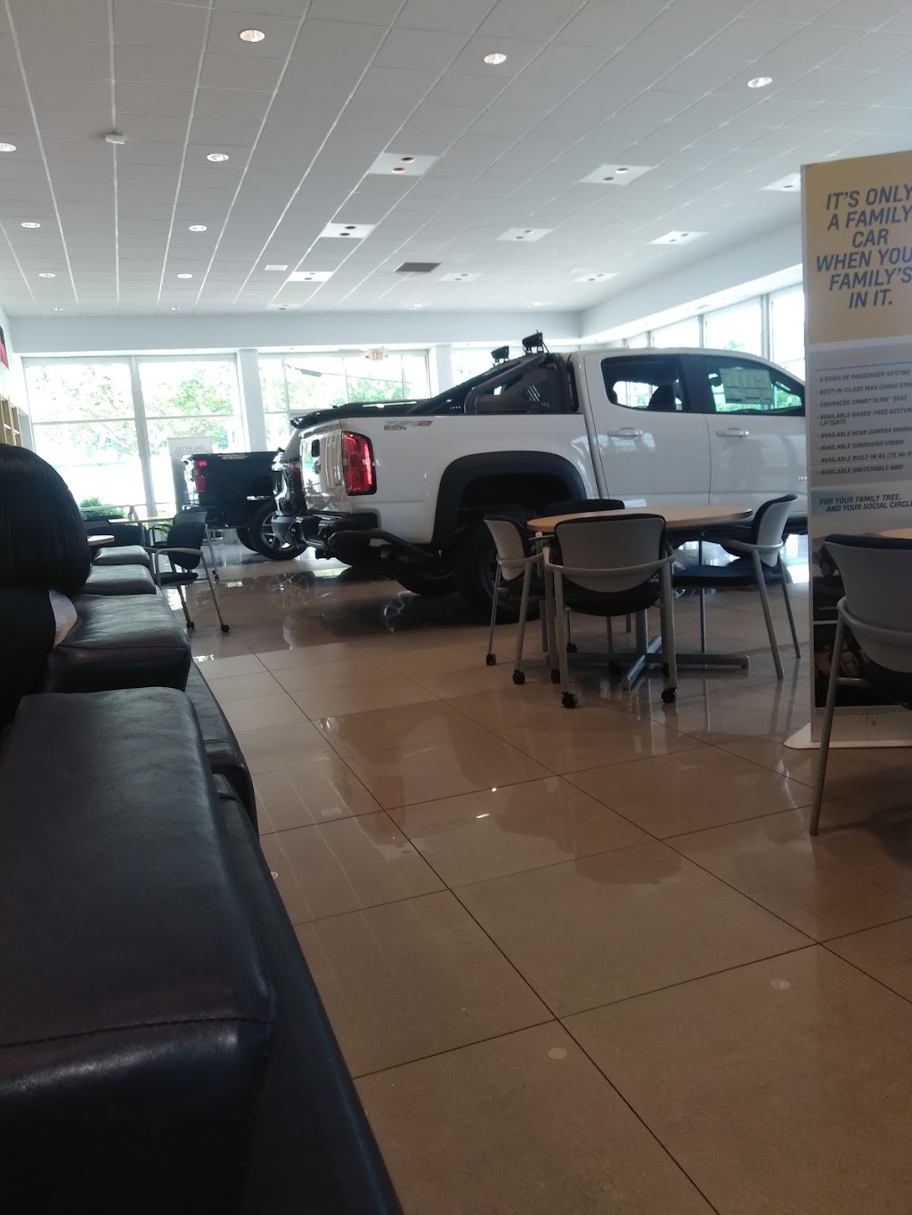 Chevrolet Service Department | 1490 Vernon Odom Blvd, Akron, OH 44320, USA | Phone: (330) 436-0233