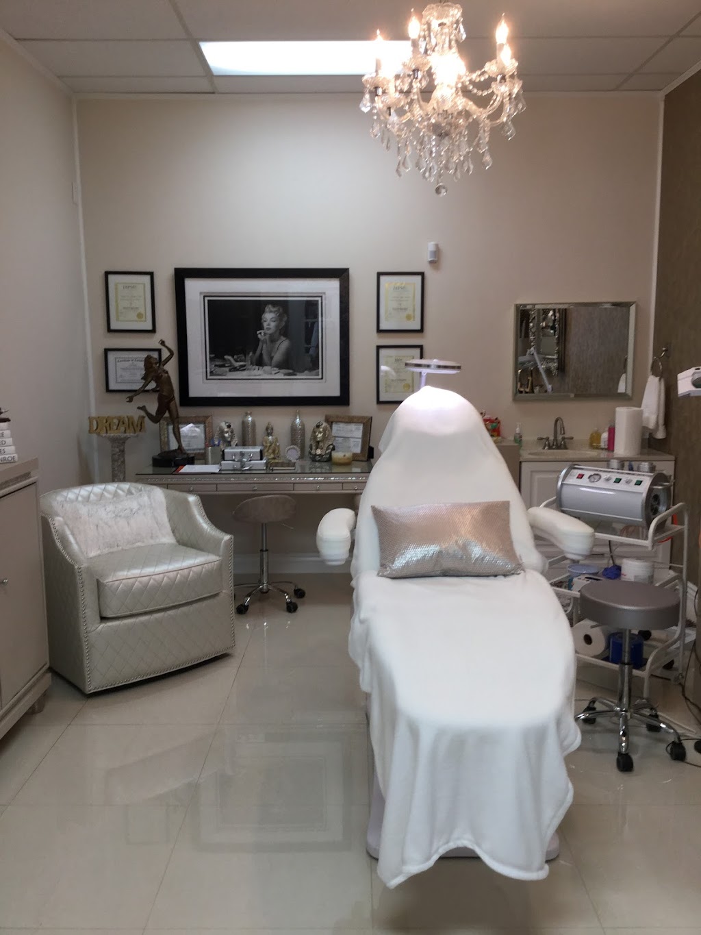 Skin & Scar Boutique | 14622 N Dale Mabry Hwy Suite B, Tampa, FL 33618, USA | Phone: (813) 770-5227