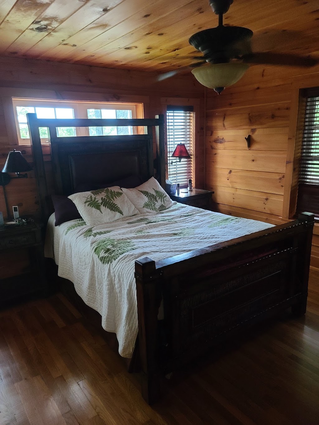 Pilots Peak Cabin Retreat | 1518 Black Mountain Rd, Pilot Mountain, NC 27041, USA | Phone: (336) 575-6595