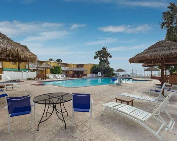 Quality Inn & Suites on the Beach | 3202 Surfside Blvd, Corpus Christi, TX 78402, USA | Phone: (361) 225-1030