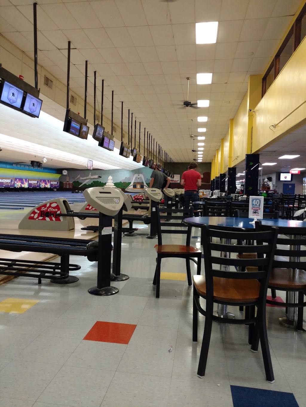 St. Clair Bowl | 5950 Old Collinsville Rd, Fairview Heights, IL 62208, USA | Phone: (618) 632-2400