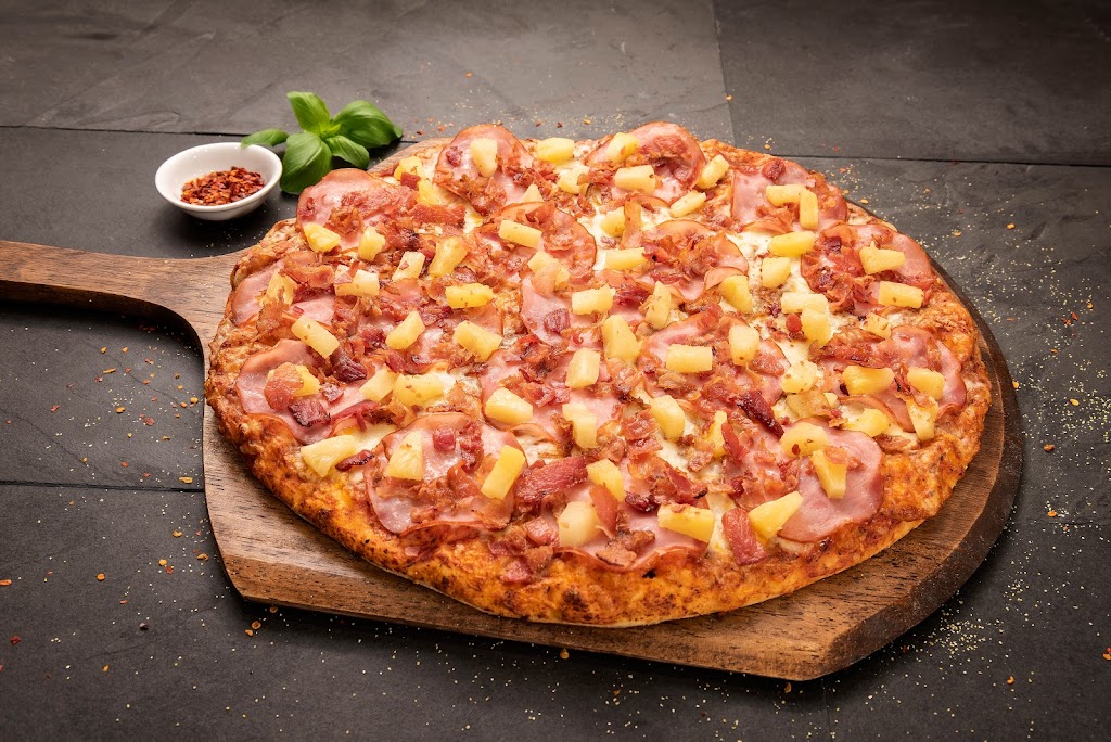 Me-n-Eds Pizza Parlor | 15191 Whitesbridge Ave, Kerman, CA 93630, USA | Phone: (559) 846-6664
