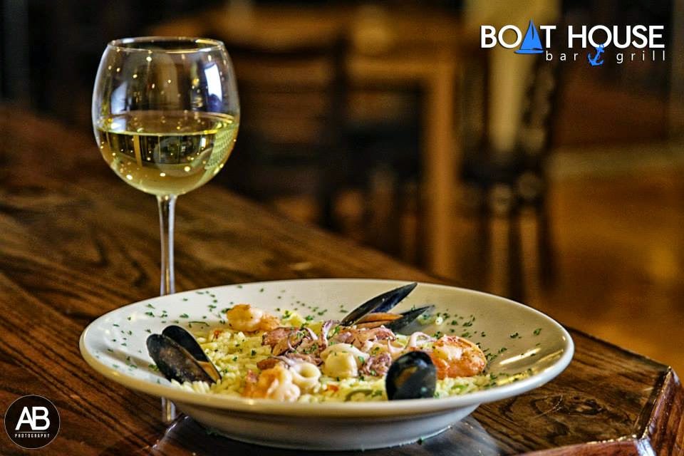 Boathouse Bar and Grill | 15241 Leeward Dr, Corpus Christi, TX 78418, USA | Phone: (361) 589-9601