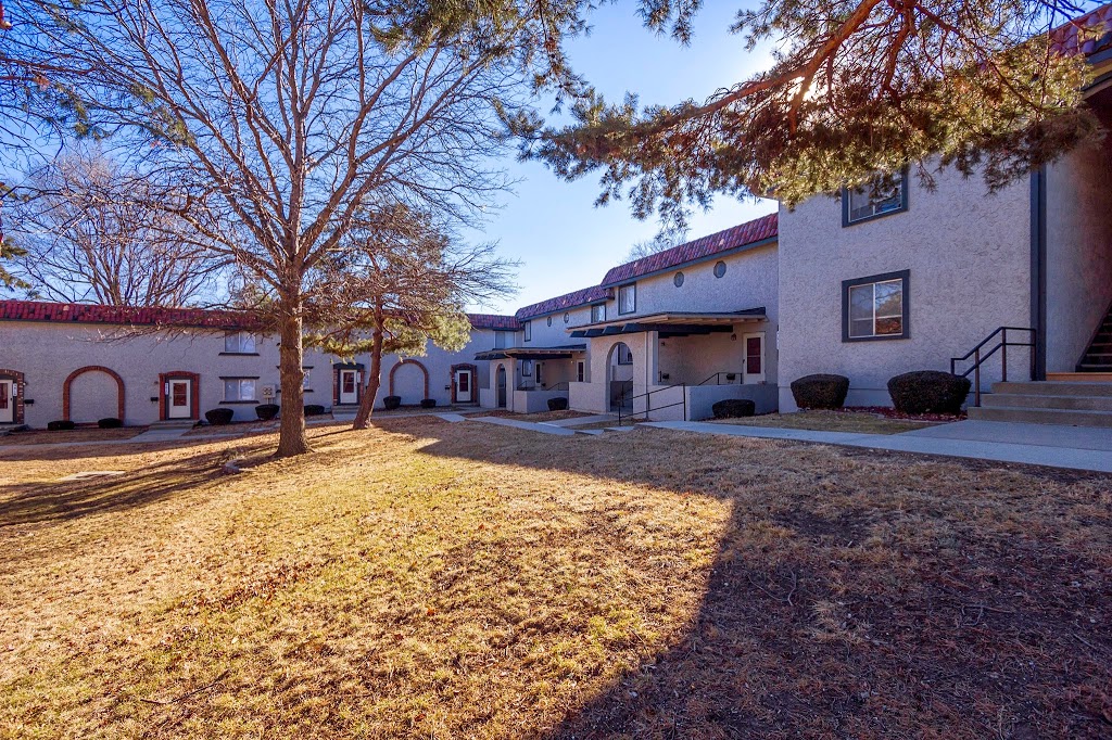 Villa Monterrey Apartments | 9800 W 86th St, Overland Park, KS 66212, USA | Phone: (913) 562-6300