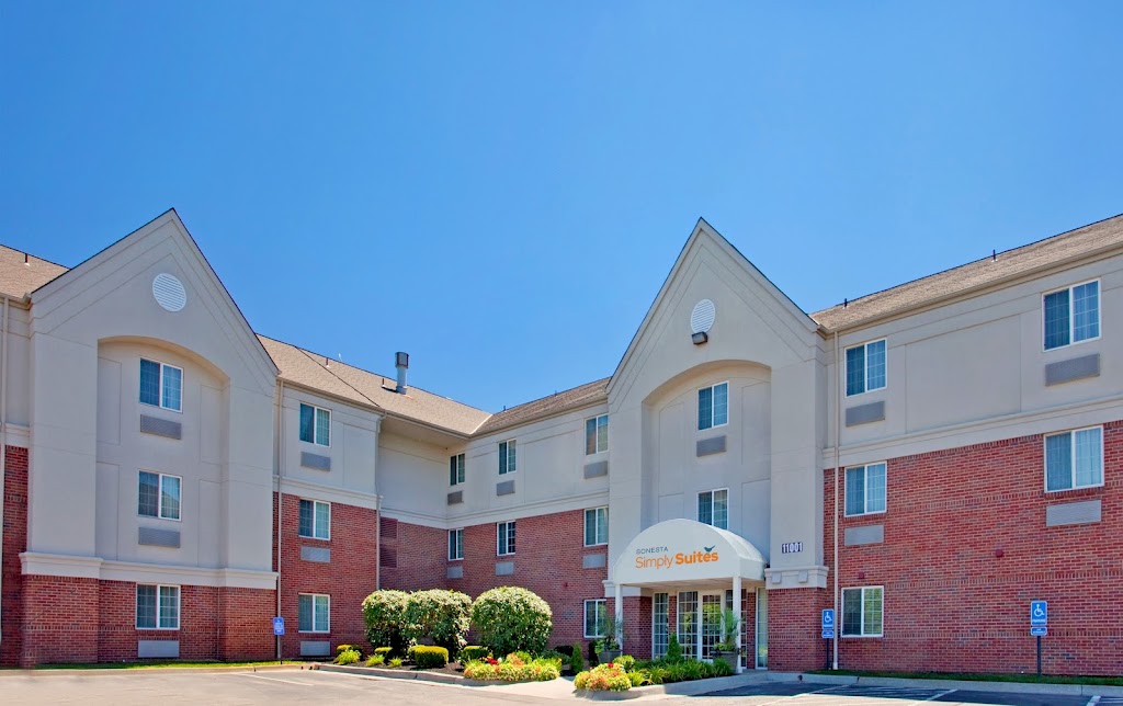 Sonesta Simply Suites Kansas City Overland Park | 11001 Oakmont St, Overland Park, KS 66210, USA | Phone: (913) 469-5557