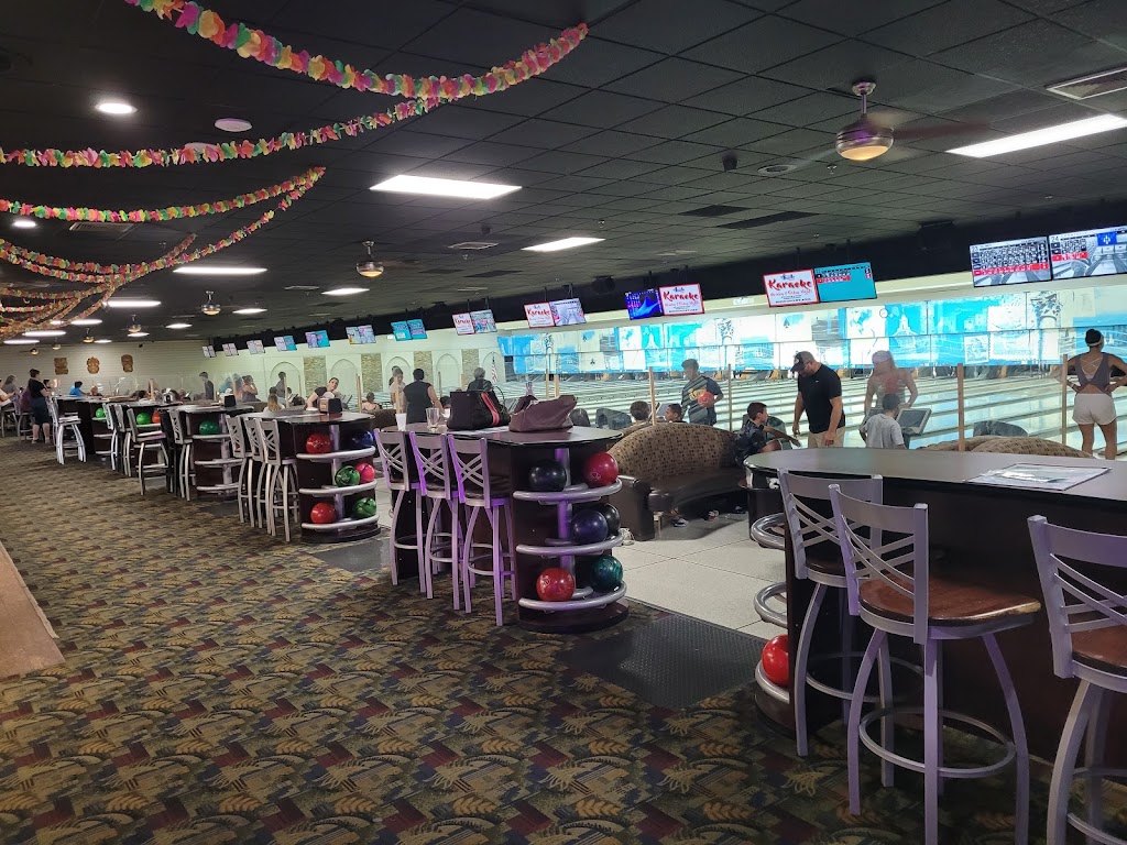 Aloma Bowl | 2530 Aloma Ave, Winter Park, FL 32792, USA | Phone: (407) 671-8675