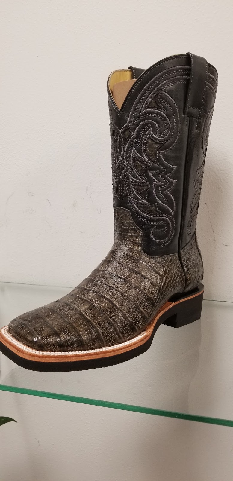 Arango Boots | 2451 Southwell Rd, Dallas, TX 75229 | Phone: (972) 488-8687