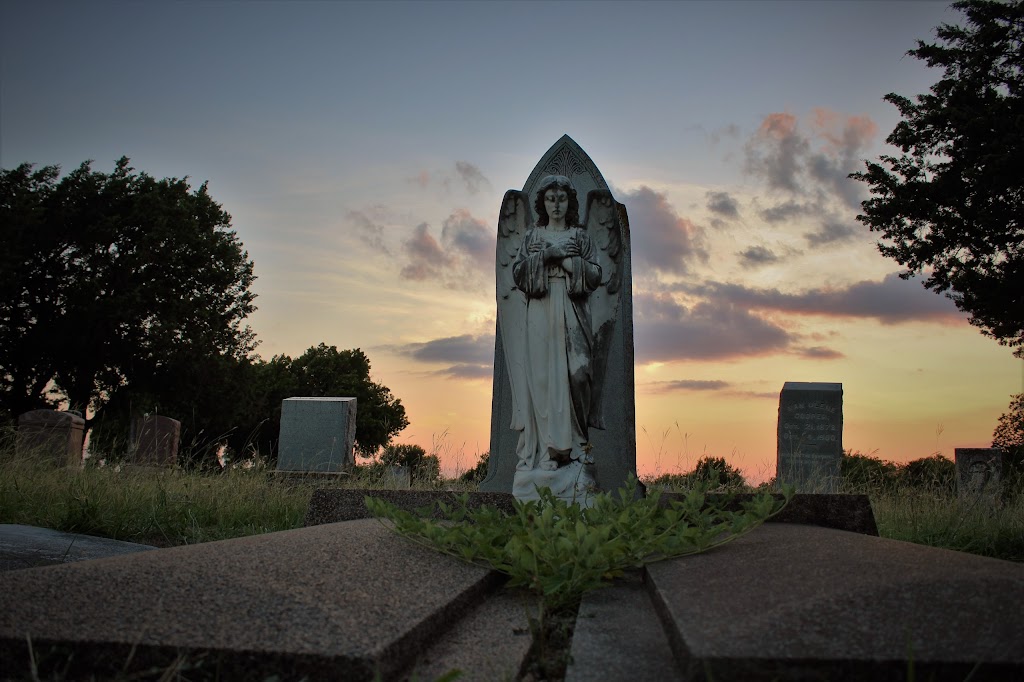 Granbury Cemetery | 200 E Moore St, Granbury, TX 76048, USA | Phone: (817) 573-1114