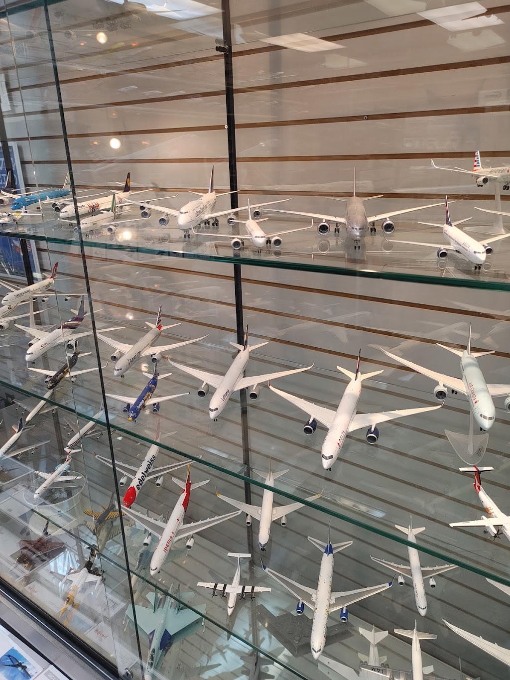 Airplane Shop | 24 Stewart Pl #4, Fairfield, NJ 07004, USA | Phone: (973) 244-1203