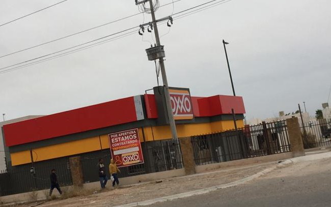 Oxxo Alfa | Plaza del Socorro, Cerrada del Parque, Cd Juárez, Chih., Mexico | Phone: 81 8320 2020