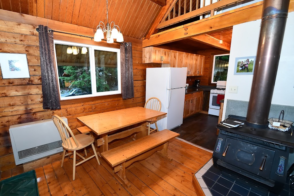 Alyeska Hideaway Log Cabin Rentals | 150, 164, 171 Doran Ln, Girdwood, AK 99587, USA | Phone: (907) 317-8833