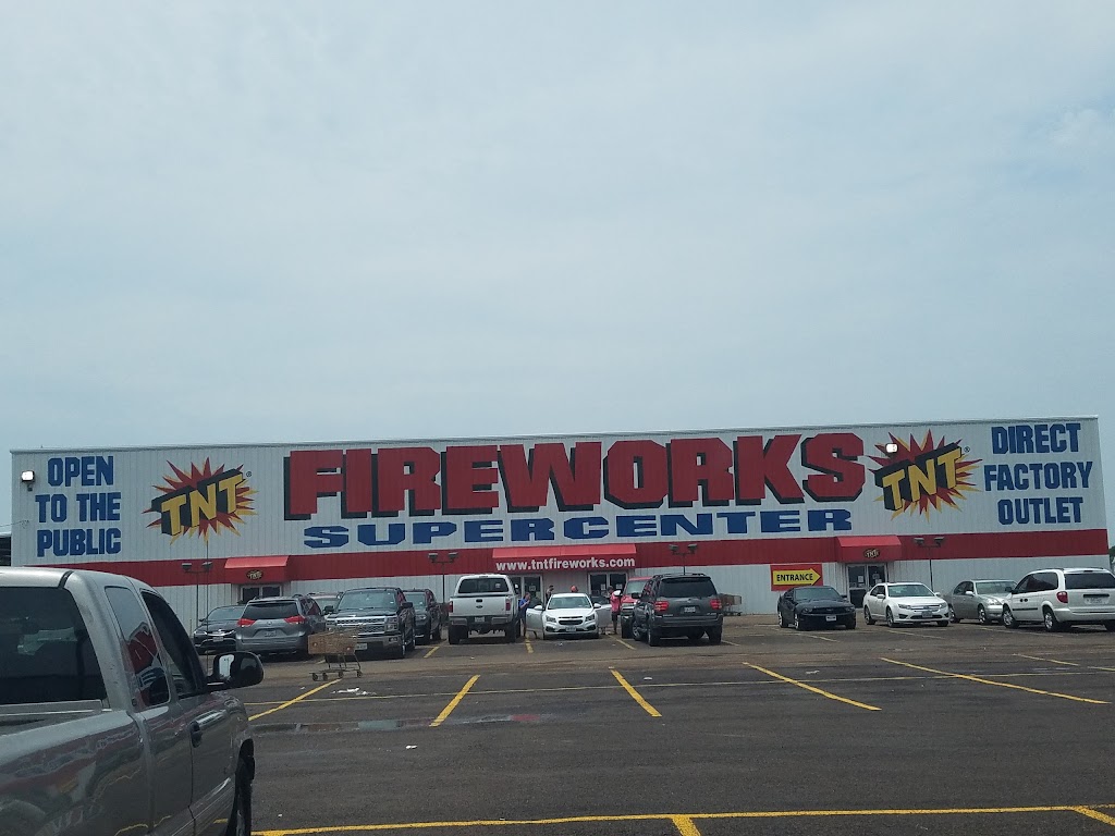 TNT Fireworks Supercenter - Waxahachie | 6900 N Interstate Hwy 35 E, Waxahachie, TX 75165, USA | Phone: (972) 576-4879