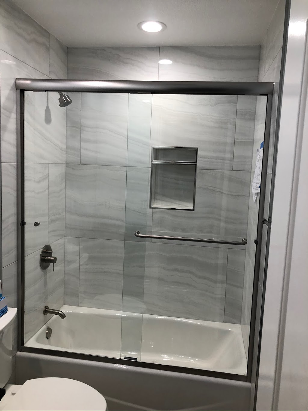 silver shower doors | 11920 Mariposa Rd #5, Hesperia, CA 92345, USA | Phone: (760) 490-1228