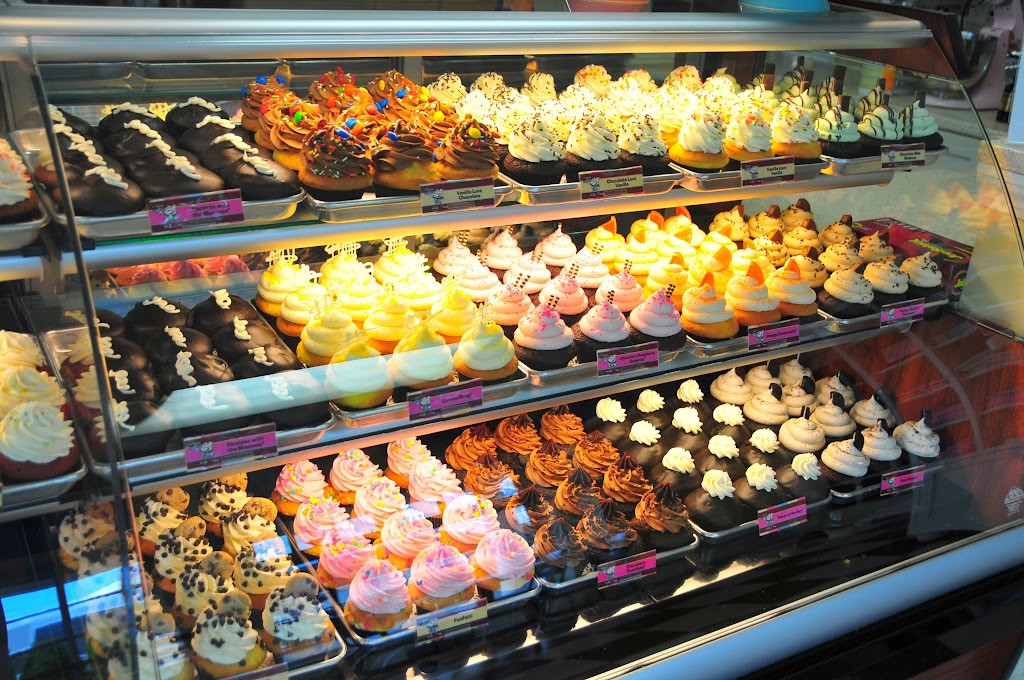 Cupcake Charlies | 6 Town Wharf, Plymouth, MA 02360 | Phone: (508) 747-9225