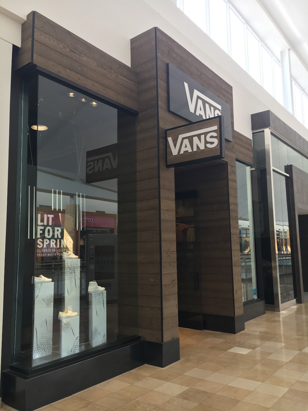 Vans | 3111 W Chandler Blvd Space #2014, Chandler, AZ 85226, USA | Phone: (480) 821-4654