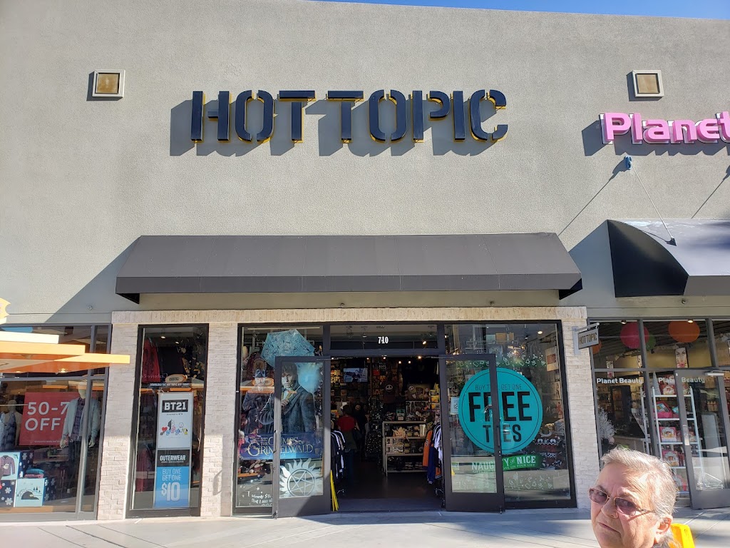 Hot Topic | 20 City Blvd W STE 710, Orange, CA 92868 | Phone: (714) 935-9180