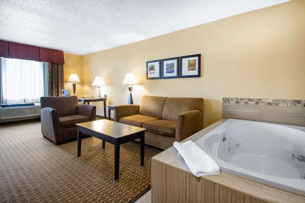 Comfort Suites Wisconsin Dells Area | North, 5780 Kinney Rd, Portage, WI 53901 | Phone: (608) 745-4717