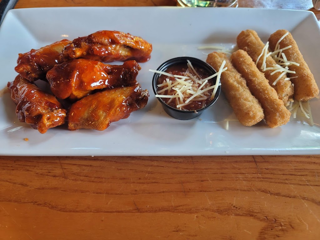 Quaker Steak & Lube | 3320 Mid America Dr, Council Bluffs, IA 51501, USA | Phone: (712) 322-0101