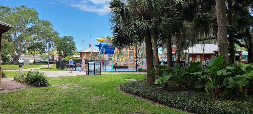 Tavares Splash Pad | At Wooton Park, 306 E Ruby St, Tavares, FL 32778, USA | Phone: (352) 742-6267