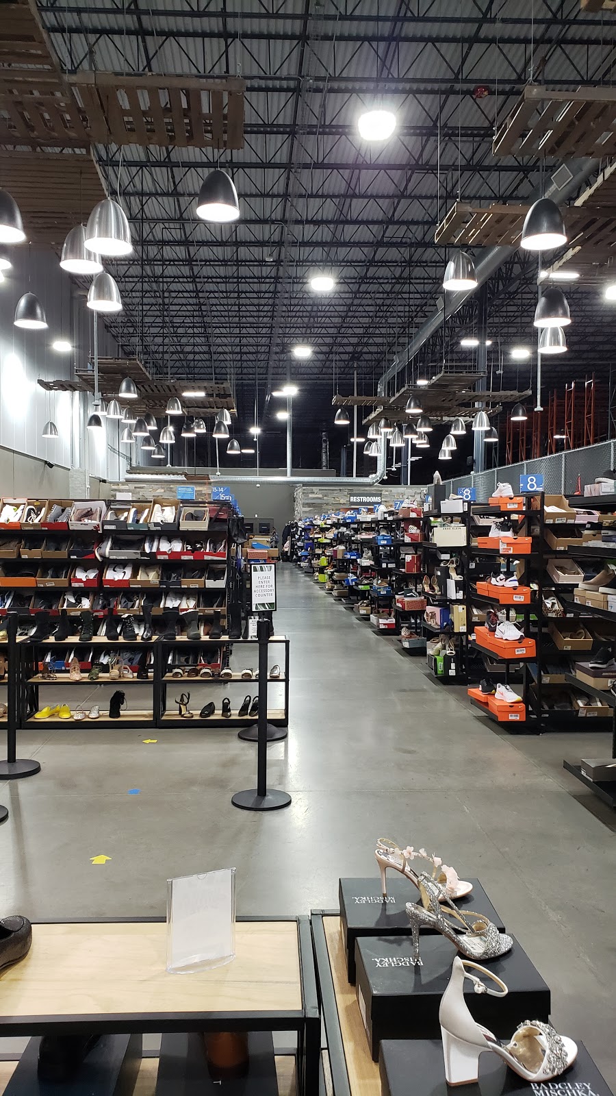 The Outlet Powered by Zappos! | 9101 Minor Ln, Louisville, KY 40219, USA | Phone: (502) 281-4773