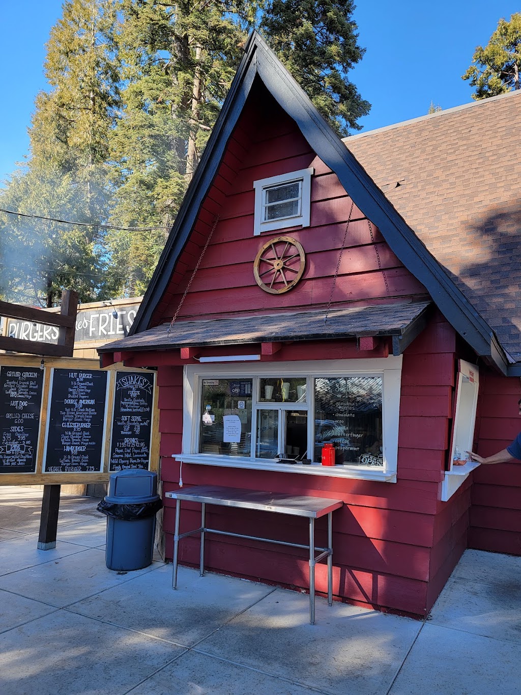 Hungry Hut | 42008 Tollhouse Rd, Shaver Lake, CA 93664, USA | Phone: (559) 841-3222