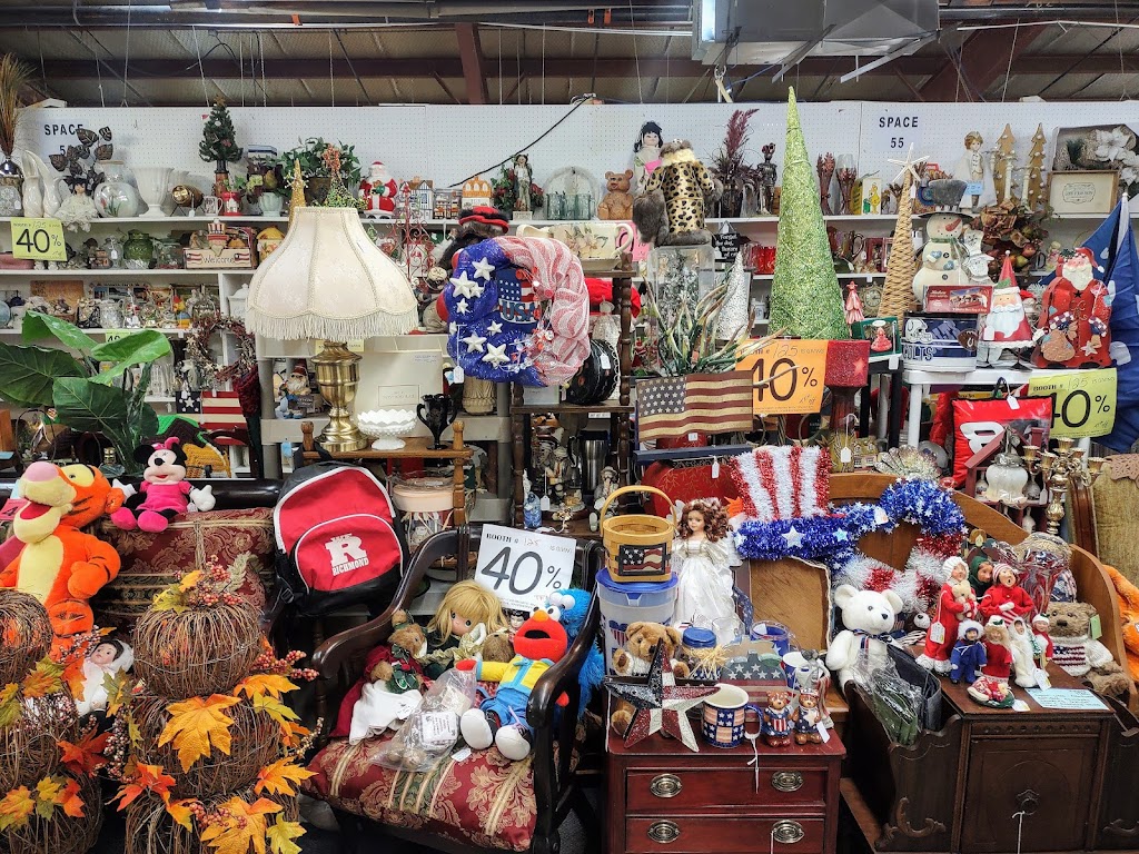 Centerville Antique Mall & Auction House | 200 Union St, Centerville, IN 47330, USA | Phone: (765) 855-5551