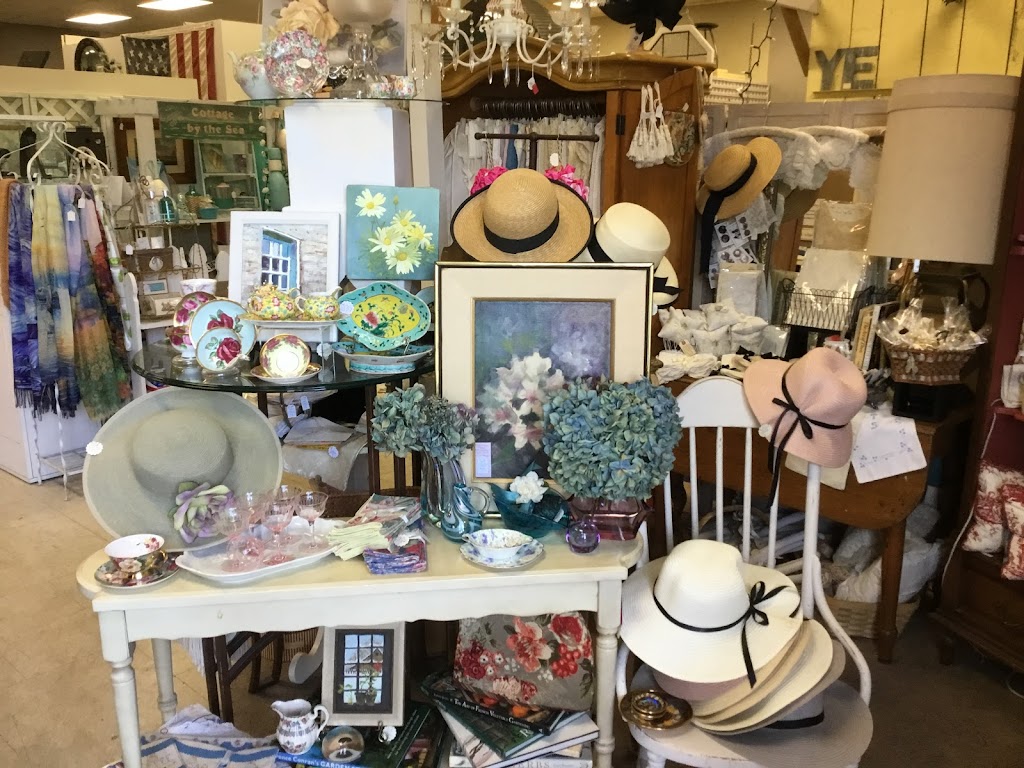 Mutiny Bay Antique Mall | 1612 E Main St, Freeland, WA 98249, USA | Phone: (360) 331-3656