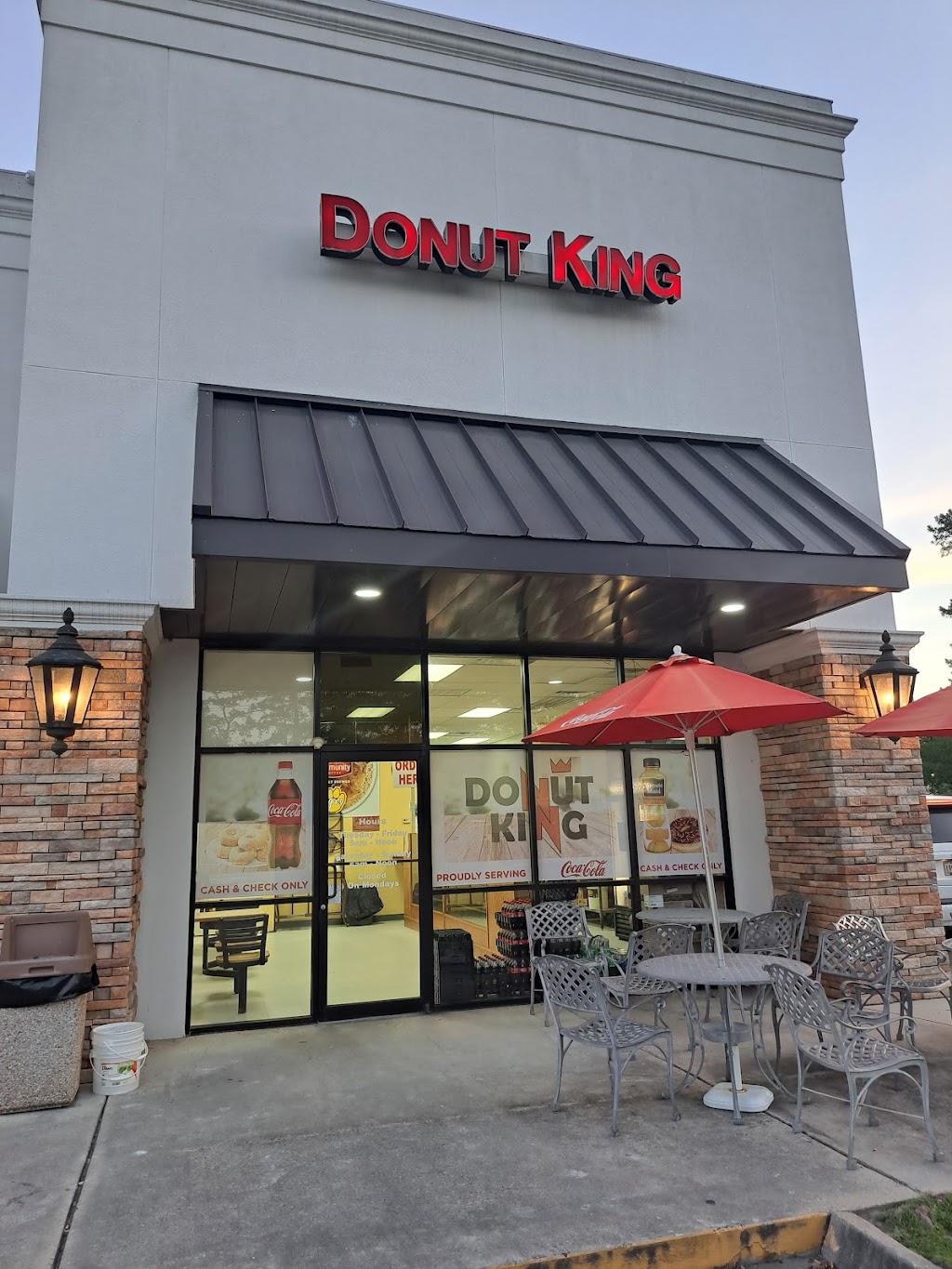 Donut King | 1660 Girod St, Mandeville, LA 70448, USA | Phone: (985) 951-8531