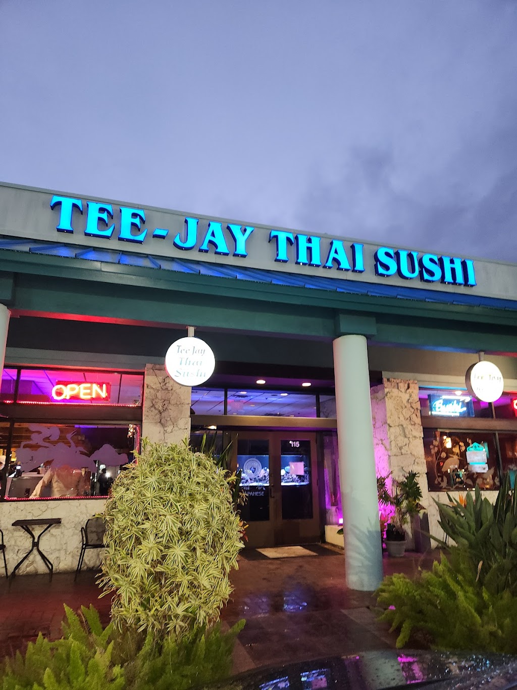 Tee Jay Thai Sushi | 5975 N Federal Hwy, Fort Lauderdale, FL 33308, USA | Phone: (954) 771-4447
