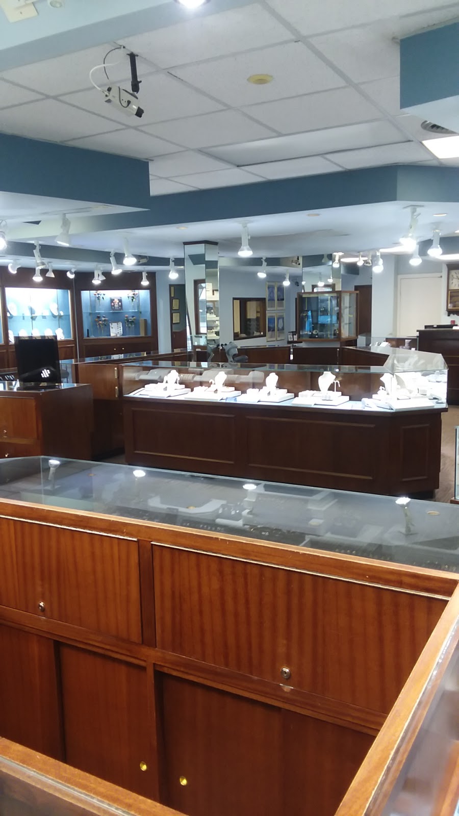 Castiglione Jewelers Inc | 25 N Main St, Gloversville, NY 12078, USA | Phone: (518) 725-1113