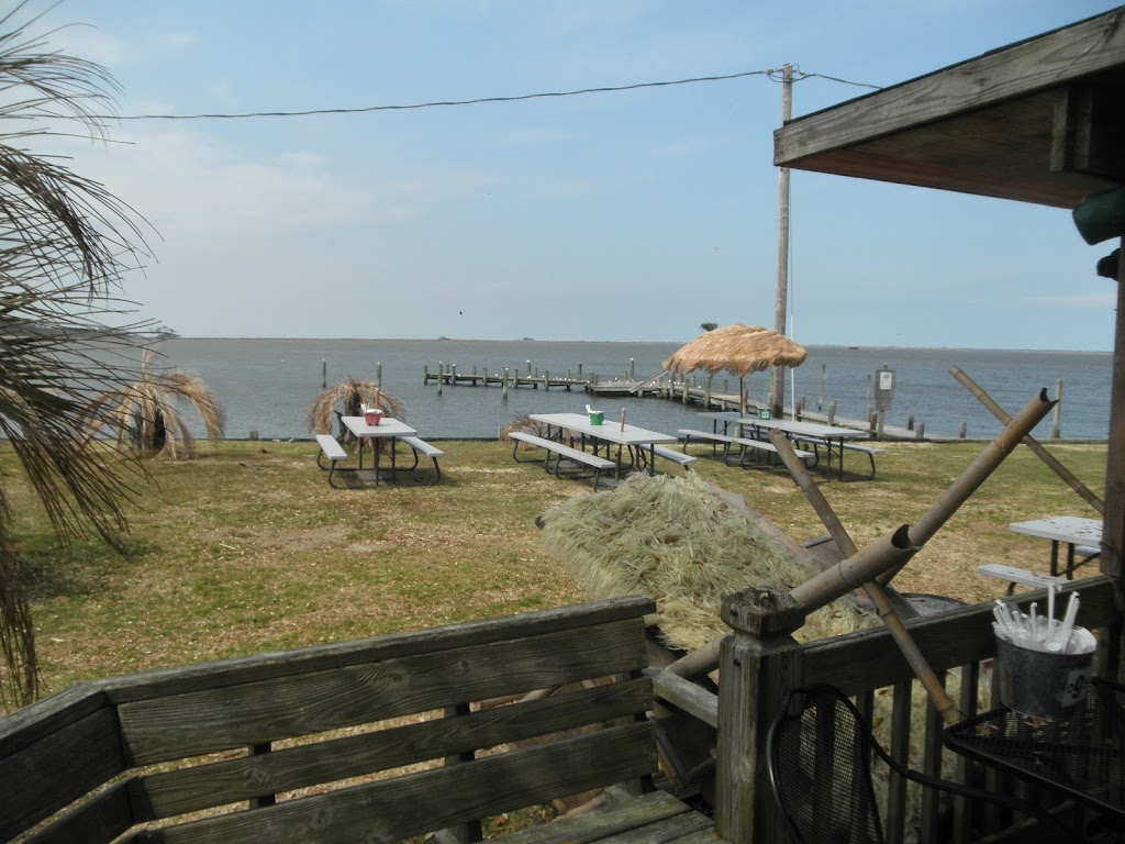 Barrys on Walnut Island Lodge | 169 Walnut Island Blvd, Grandy, NC 27939, USA | Phone: (252) 453-2261