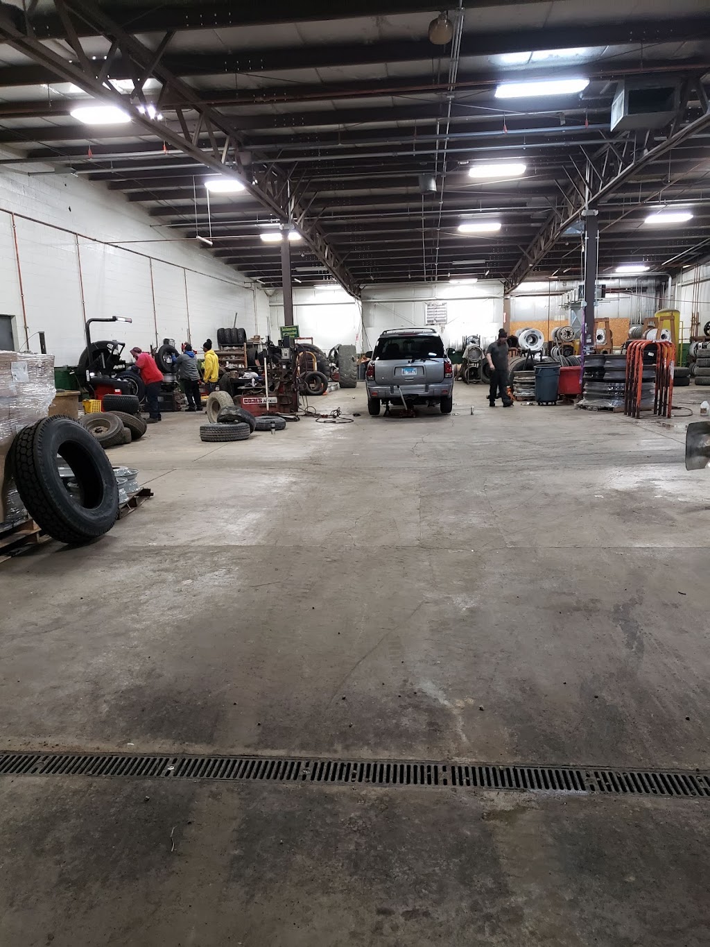 Pomps Tire Service | 927 Gardner St, Joliet, IL 60433, USA | Phone: (815) 726-7470