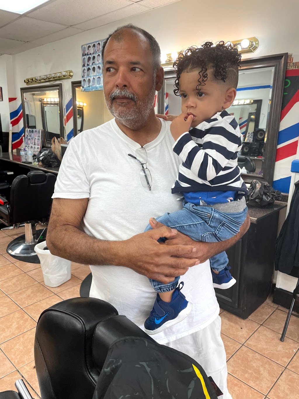 Razor Sharp Cutz-Latino Barbershop | 9608 1st View St, Norfolk, VA 23503, USA | Phone: (757) 332-1364