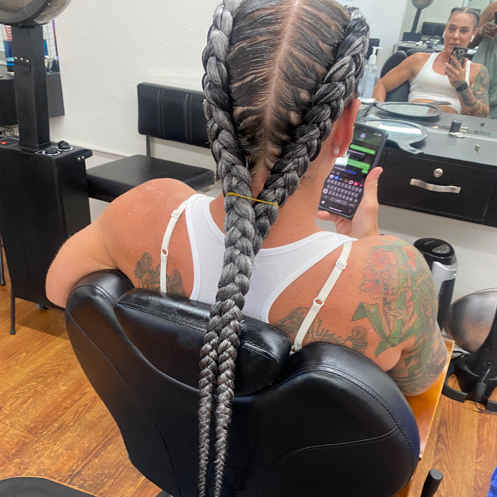 Vicky’s Hair Braiding | 625 W Grand Blvd, Corona, CA 92882, USA | Phone: (951) 848-1170